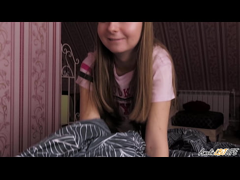 ❤️ Blonde Sucks her Best Friend Deeply και παίρνει σπέρμα στο στόμα της ☑ Πορνό βίντεο