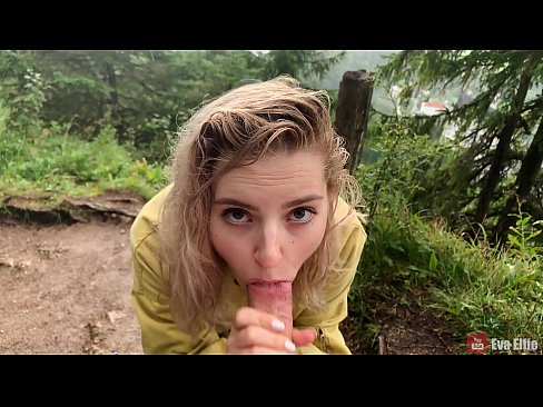 ❤️ Κορίτσι καταπίνει σπέρμα μετά από μια δημόσια πίπα - Eva Elfi ☑ Πορνό βίντεο